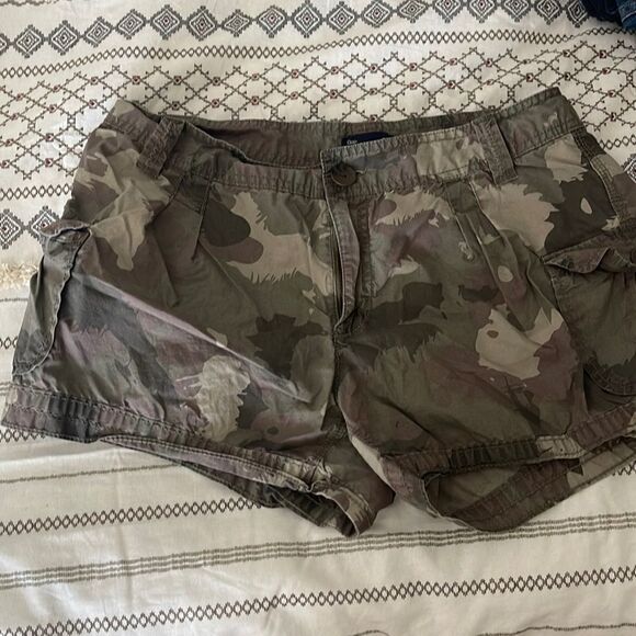 Cute camouflage shorts by Gap - Picture 1 of 5